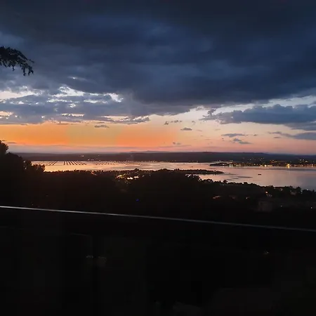Villa A La Cime Du Mont Saint Clair *